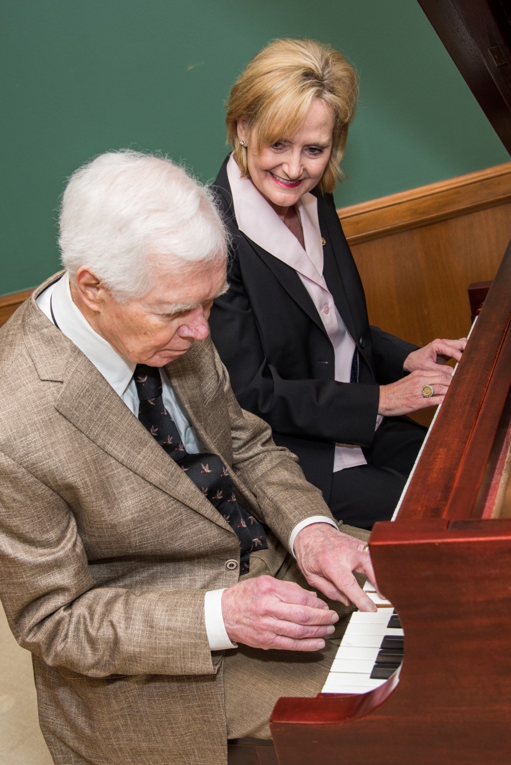 Senator Hyde-Smith shares piano-playing time with retired Senator Thad Cochran