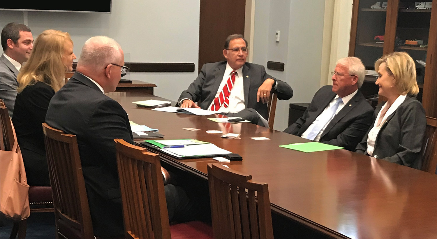 Senator Hyde-Smith and Senators from catfish-producing states meet with FSIS Administrator Carmen Rottenberg